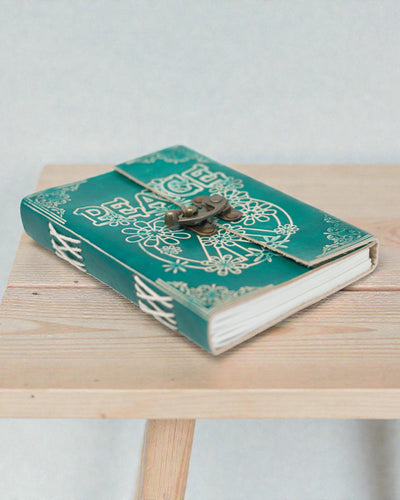 Cuaderno de notas turquesa de cuero «Paz» con cremallera – Armonía y tranquilidad (18 x 13 cm)