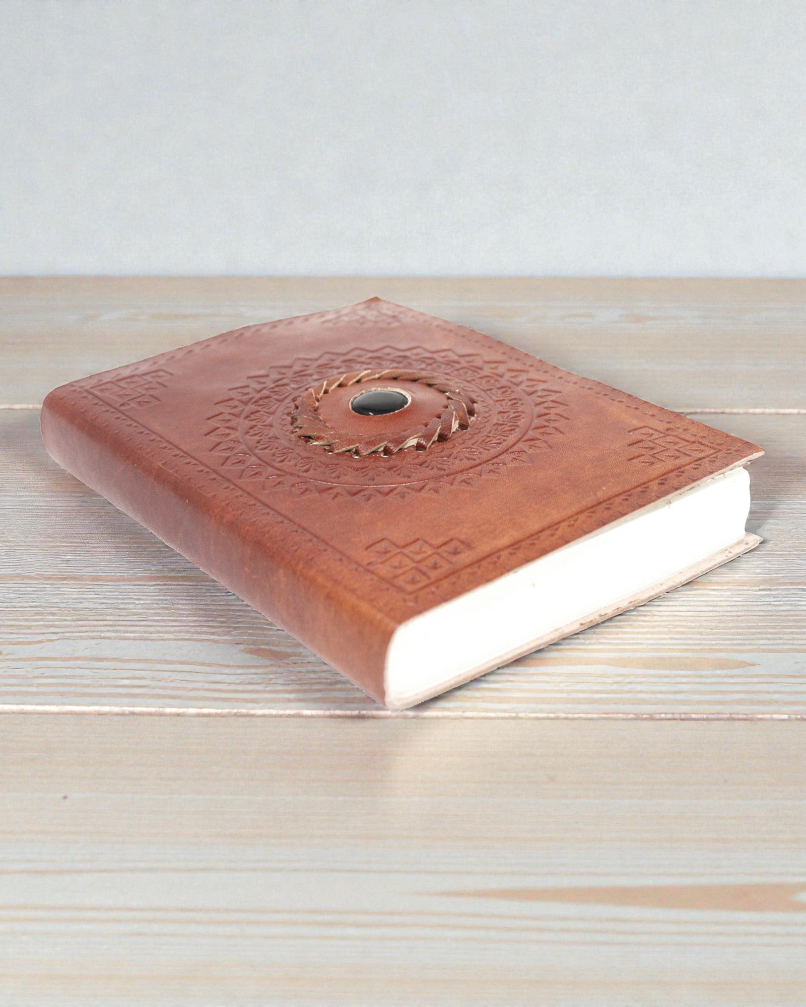 Umbra Mandala – Cuaderno de notas de cuero con ónix negro