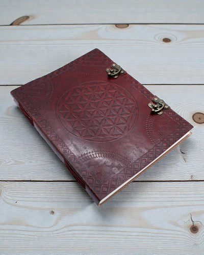 Cuaderno de cuero Mandala de la Vida Grande – Flor de la Vida repujada a mano 25 × 33 cm