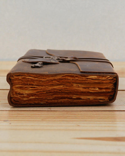 Cuaderno de cuero engrasado con llave para secretos – Diario de estilo antiguo 13 × 18 cm