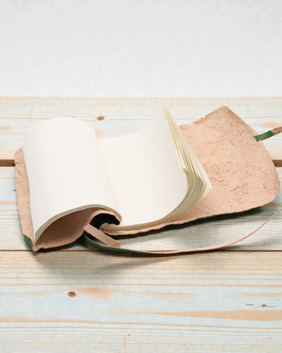 Cuaderno de viaje enrollable de cuero Nomad Verde – 21 × 15 cm