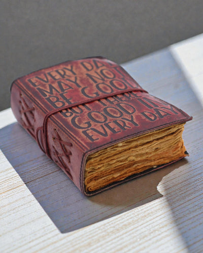 Dies Bona – Cuaderno de notas de cuero Puede que no todos los días sean buenos