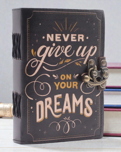 Cuaderno motivacional de cuero «Nunca renuncies a tus sueños» – 17,8 × 12,7 cm
