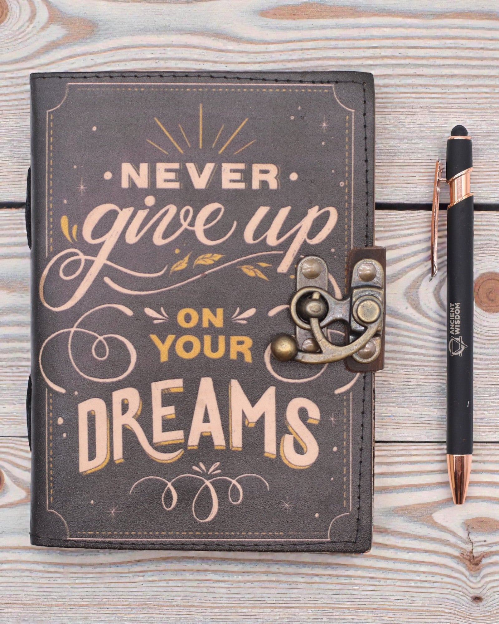 Cuaderno motivacional de cuero «Nunca renuncies a tus sueños» – 17,8 × 12,7 cm