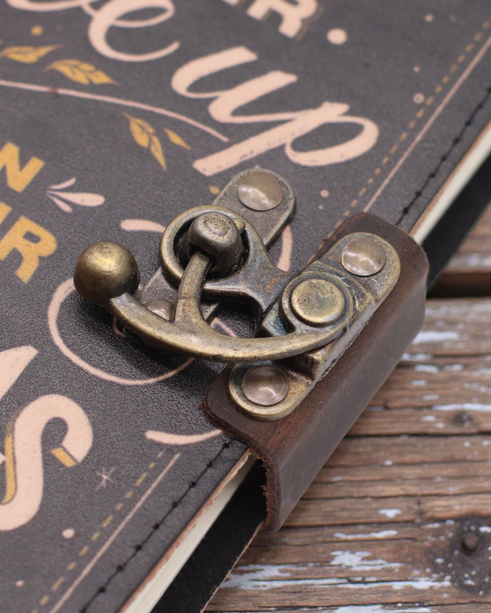 Cuaderno motivacional de cuero «Nunca renuncies a tus sueños» – 17,8 × 12,7 cm