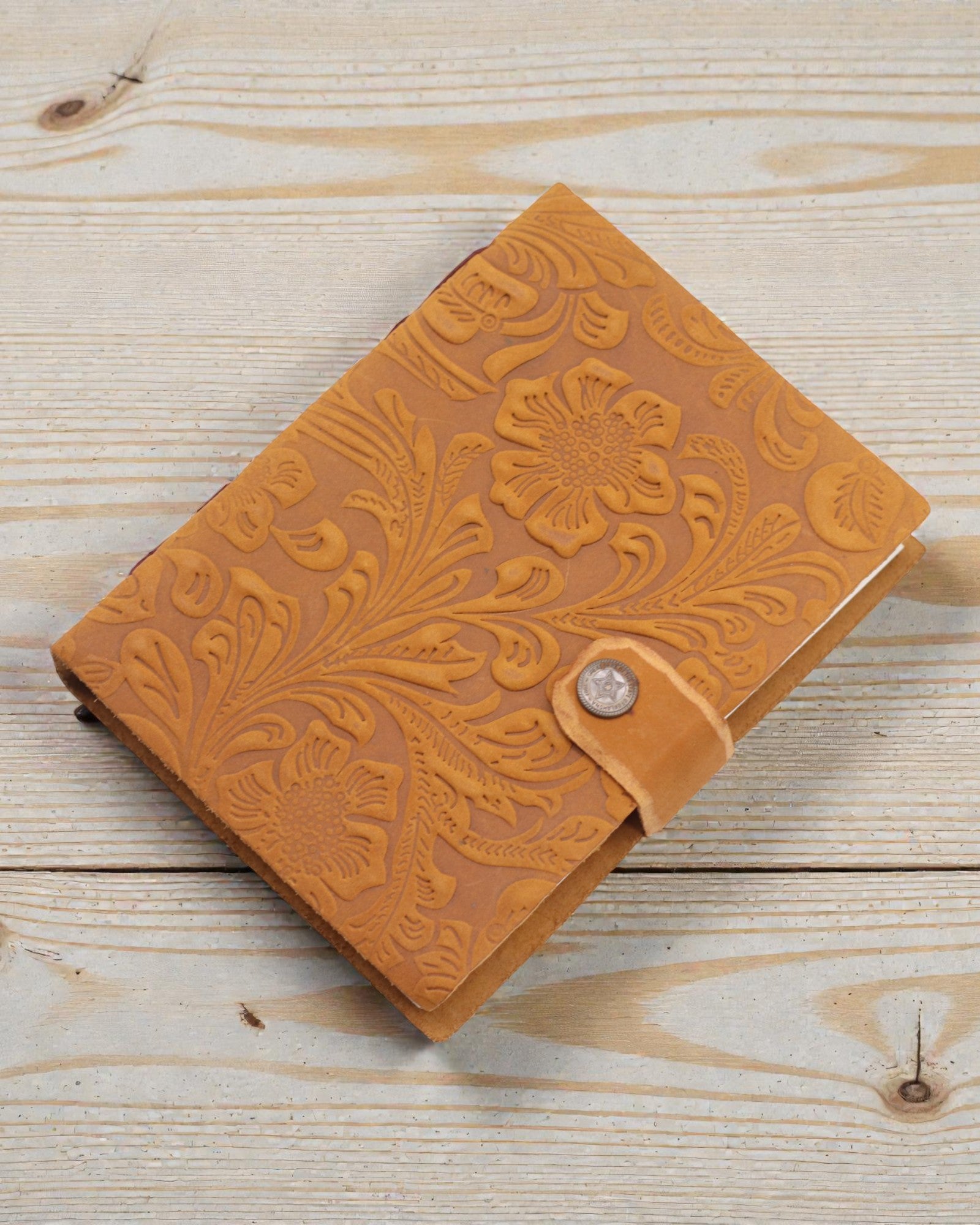 Cuaderno de cuero con flores repujadas – marrón (17,8 x 12,7 cm)