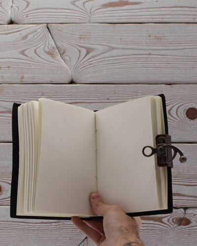 Cuaderno de cuero con estampado – Deja de desplazarte sin fin (17,8 × 12,7 cm)