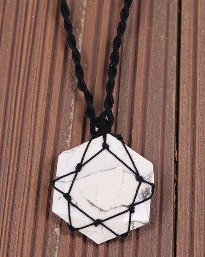 Equilibrio Blanco – Collar de macramé con howlita blanca