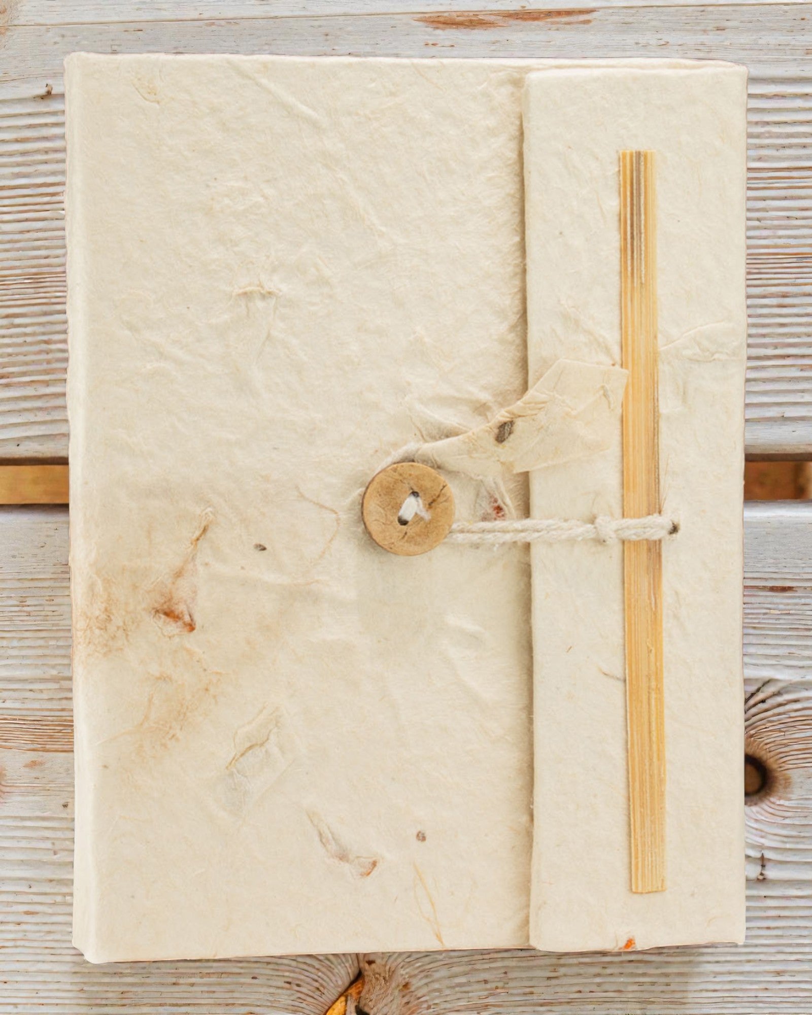 Cuaderno mediano de papel lokta Botanical Touch – Flores secas (45 hojas, 15 x 12 cm)