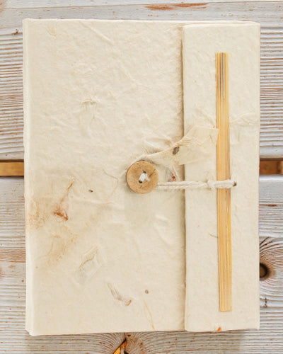 Cuaderno mediano de papel lokta Botanical Touch – Flores secas (45 hojas, 15 x 12 cm)