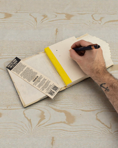 Cuaderno mediano Lokta Bugenwilla (15 x 12 cm) – 45 hojas