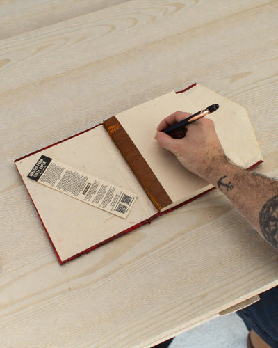 Cuaderno artístico Lokta Ruby Bloom – Flores atrevidas (45 hojas, 21 x 15 cm)