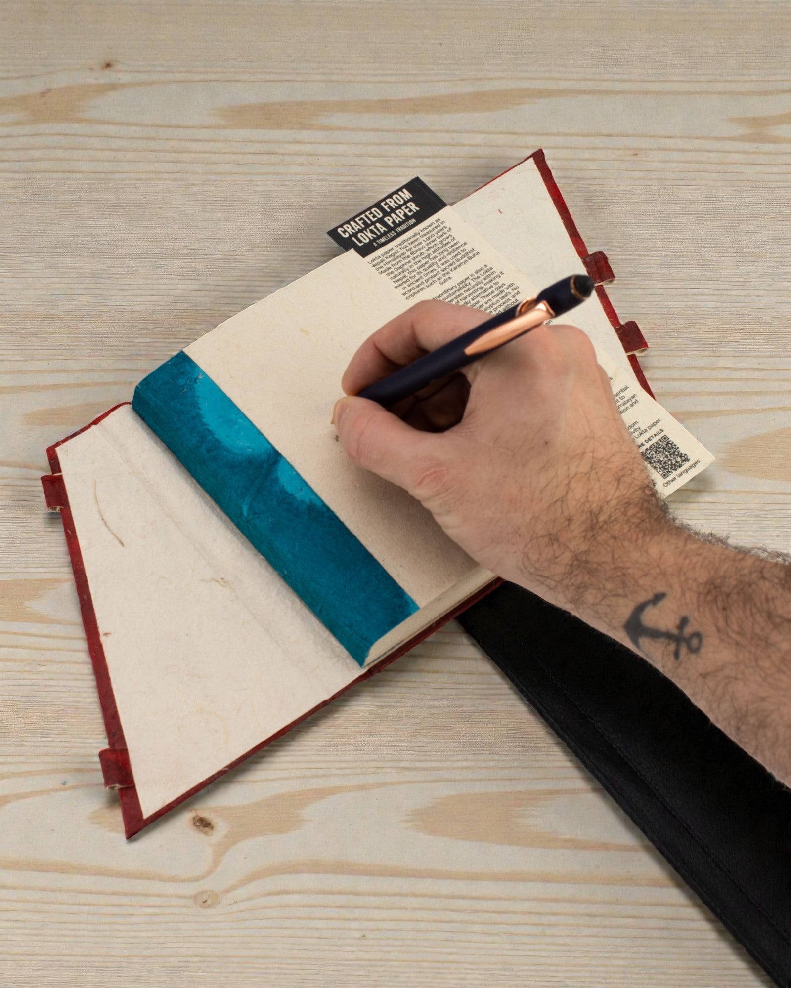 Cuaderno mediano Lokta Flores atrevidas – rubí (45 hojas, 15 x 12 cm)