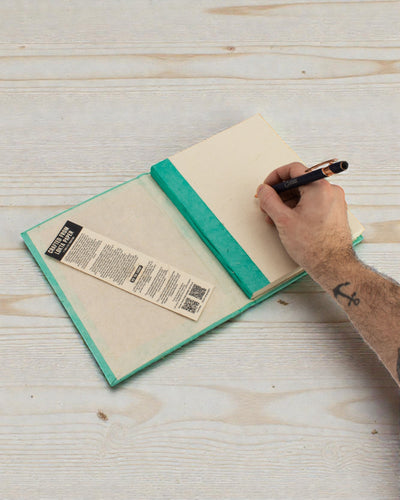 Cuaderno Lokta de baldosas pequeñas – Grande (21x15cm) – 45 hojas – Incluye marcador de notas – verde azulado