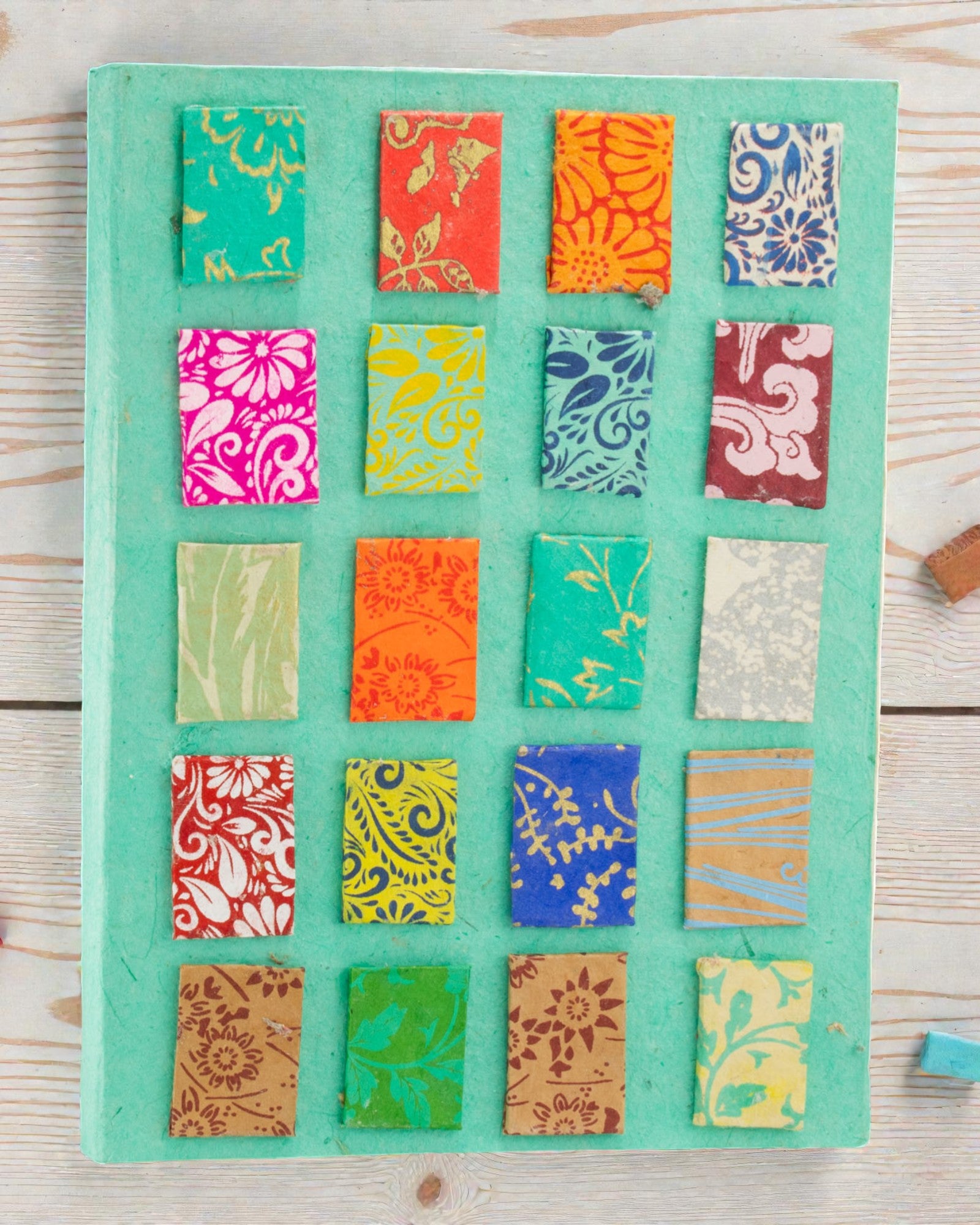 Cuaderno Lokta de baldosas pequeñas – Grande (21x15cm) – 45 hojas – Incluye marcador de notas – verde azulado