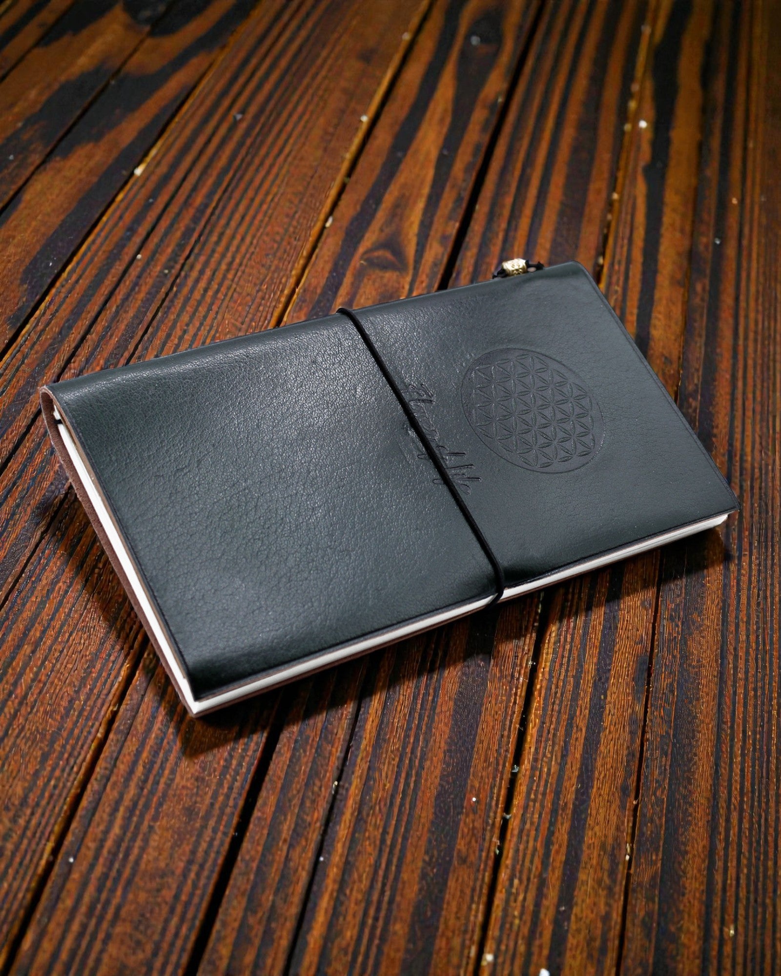 Diario de cuero hecho a mano - Flor de la Vida - Verde (80 páginas)