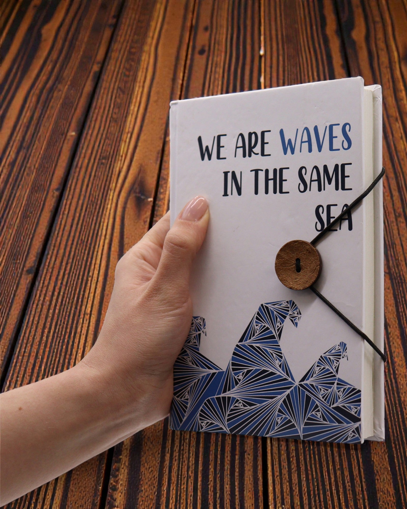 Hojas juntas – cuaderno pequeño con tira y botón de coco 18 × 12,5 cm, 200 páginas