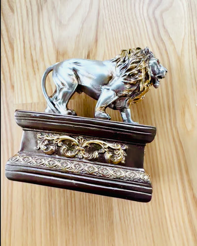 Lwi Strażnik – Figura con Posibilidad de Grabado