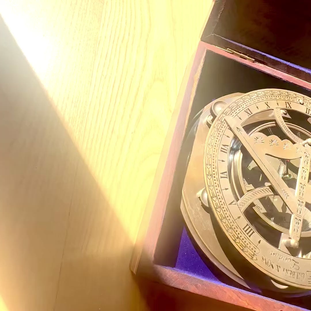 Gran Brújula de Latón XXL con Reloj de Sol en Elegante Caja de Madera