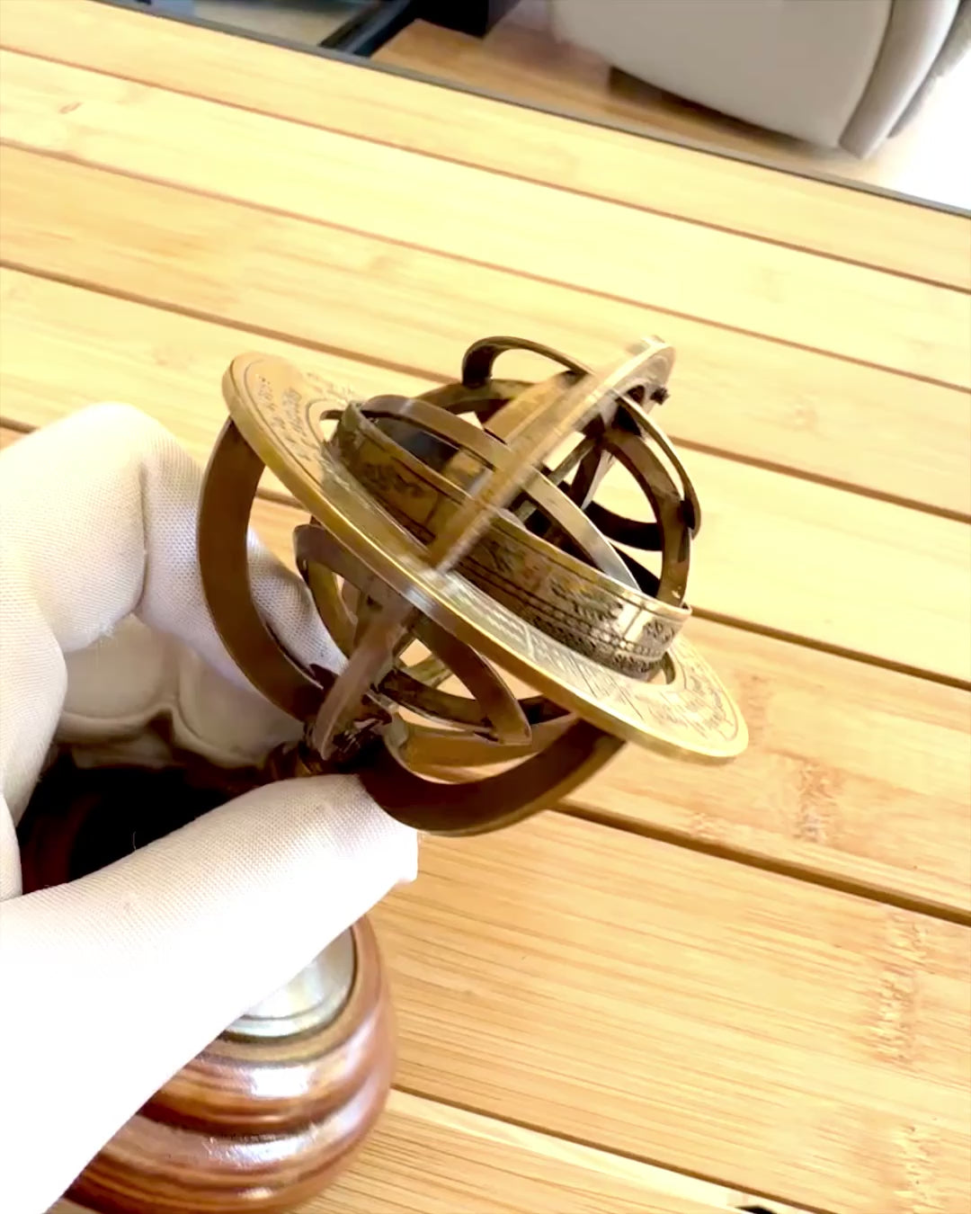Astrolabio de latón de 14 cm con grabado - regalo único para amantes de la astronomía, elegante decoración de latón y madera en color dorado