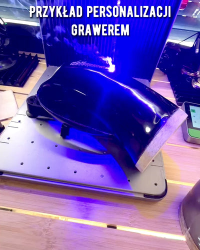 Compacto, 350 ml, Jarra Tallada Obra Maestra con posibilidad de personalización con grabado - 2 variantes de color