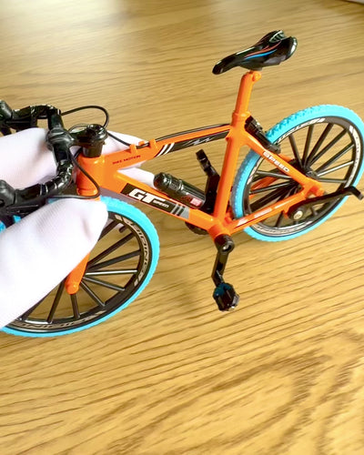 Modelo en miniatura de metal Bicicleta Coleccionable "Speed Rider 1.2" – personalización con grabado para regalo, 2 variantes de color