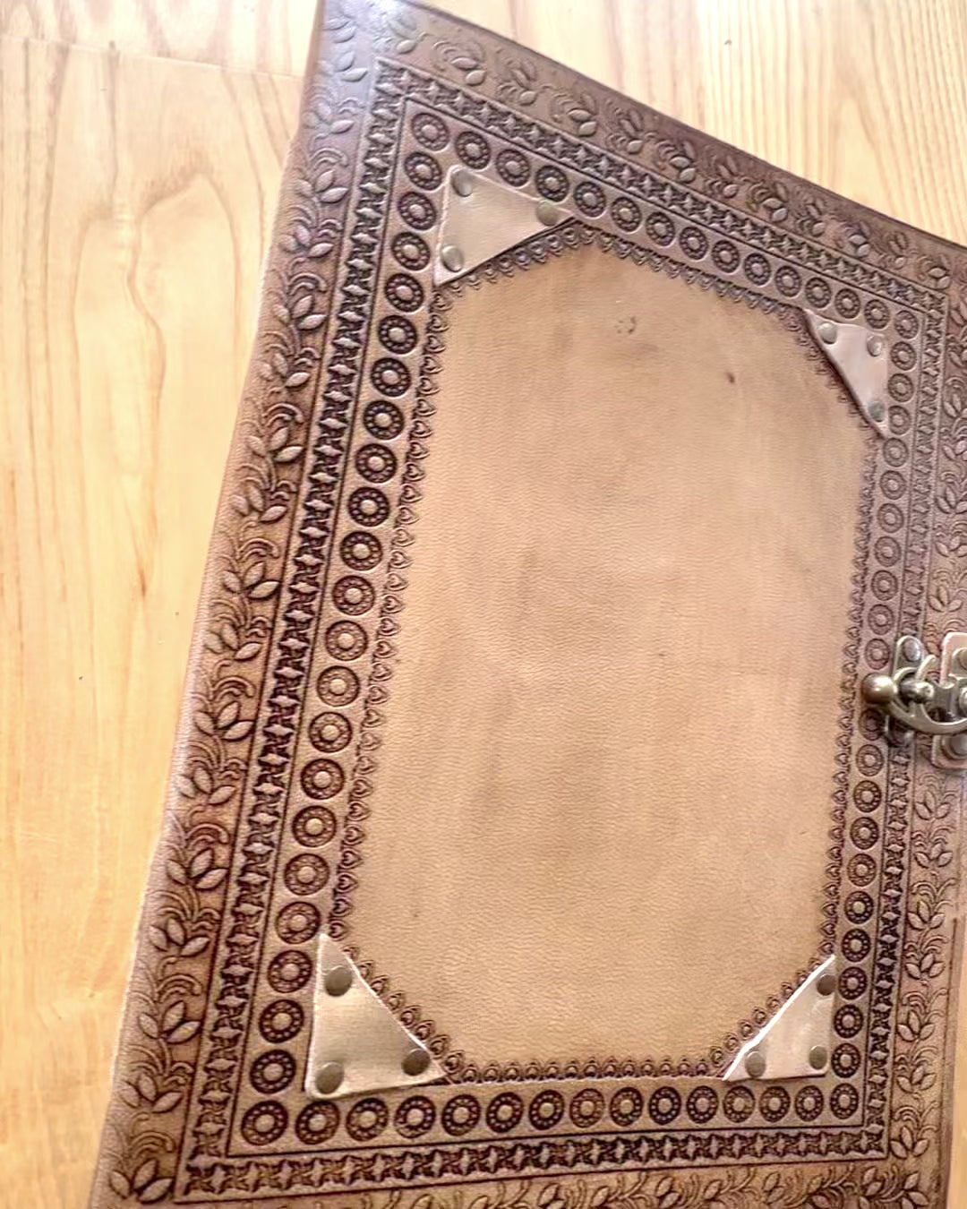 Libro de Recuerdos de Cuero Heritage – Cuaderno Personalizado 25 × 33 cm