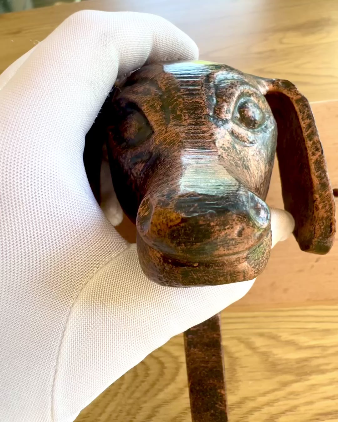 Perchero de latón Perro Amigo, hecho a mano, posibilidad de personalización con grabado en madera
