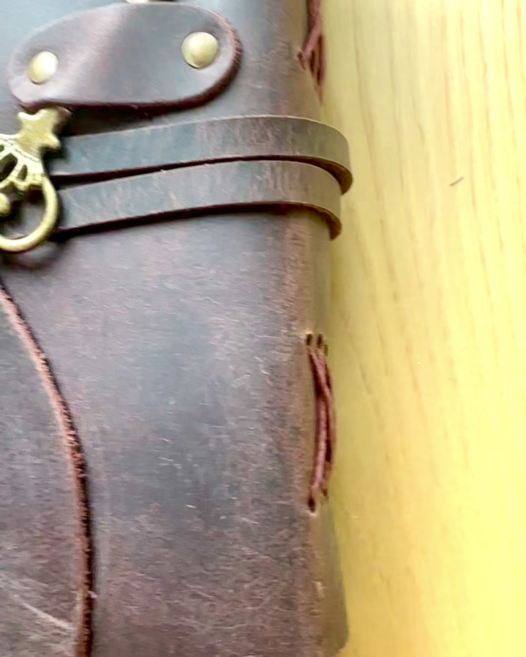 Cuaderno de cuero engrasado con llave para secretos – Diario de estilo antiguo 13 × 18 cm