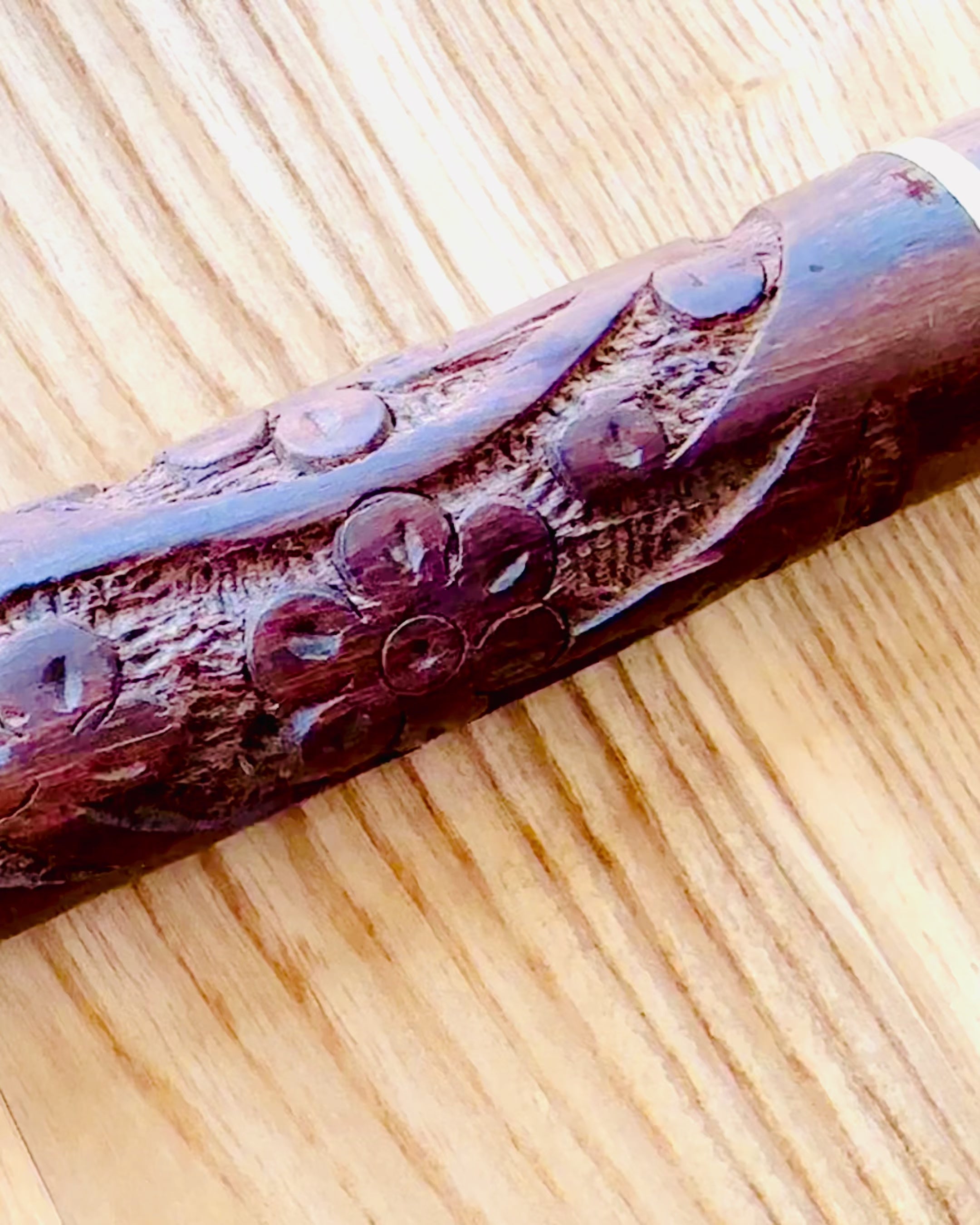 Bastón de Viaje Tallado a Mano, para caminar "Królewski Wędrowiec" en color marrón con patrones