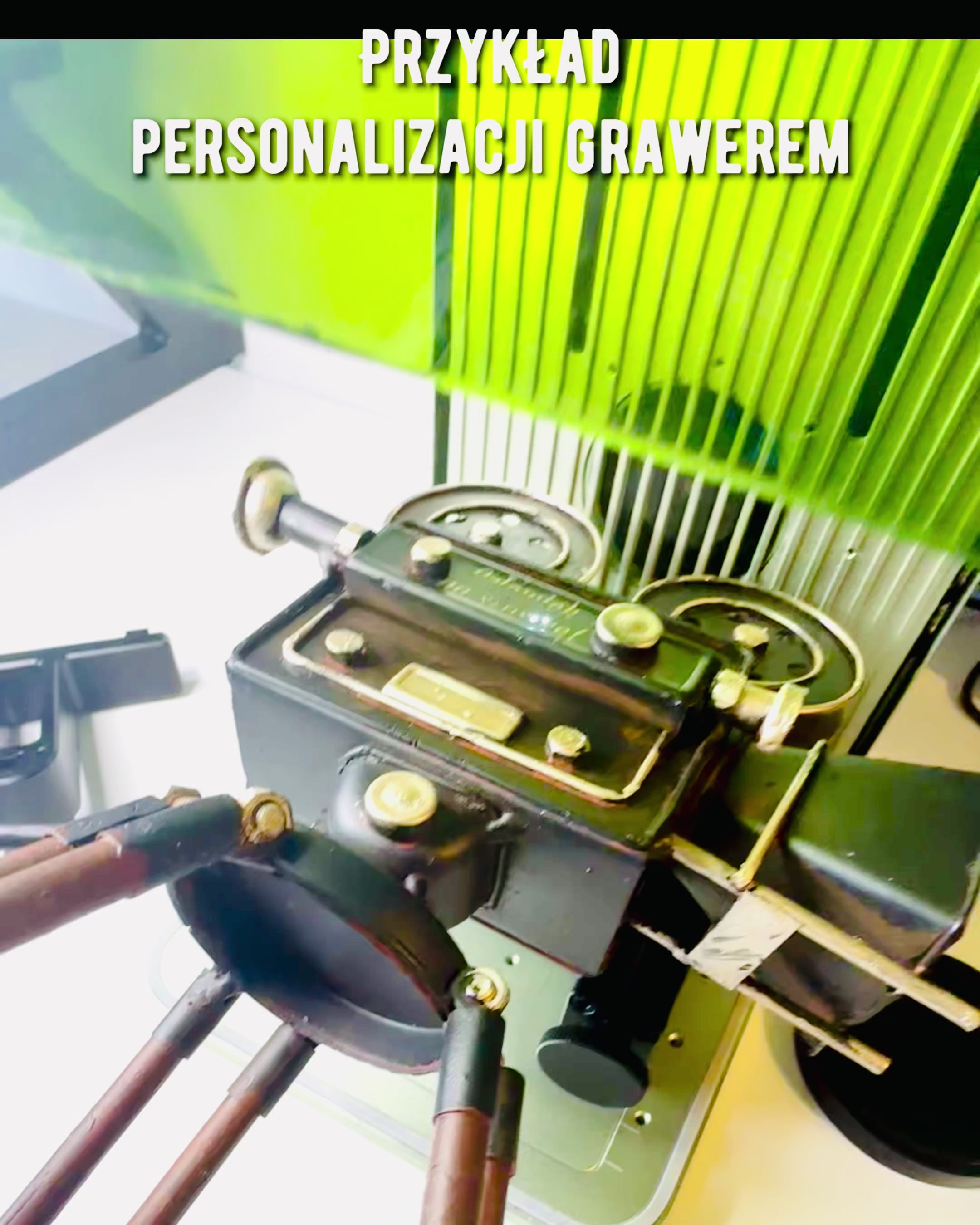 Retro Cámara "Filmowa Nostalgia", posibilidad de personalización con grabado