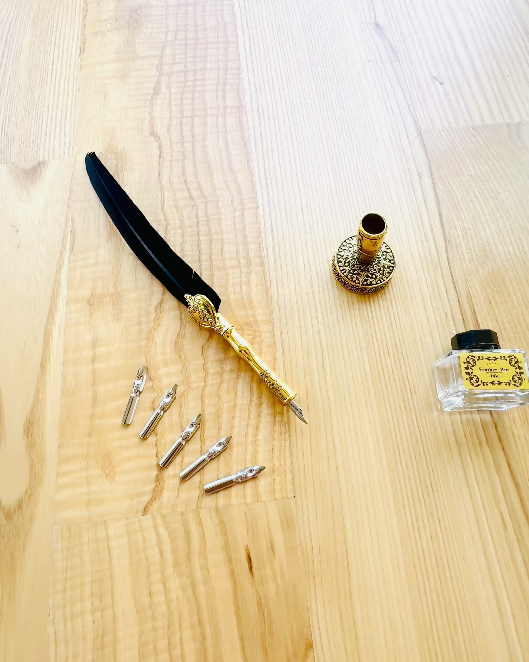 Pluma de Ganso Elegante con Conjunto de Accesorios - Royal Quill, posibilidad de personalización con grabado