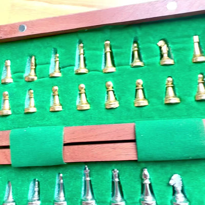 Ajedrez Magnético de Latón en Caja de Madera con Grabado Personalizado
