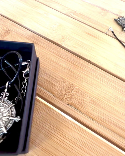 Amuleto Guerrero del Norte - Brújula Vikinga, posibilidad de personalización con grabado para regalo, 2 variantes a elegir