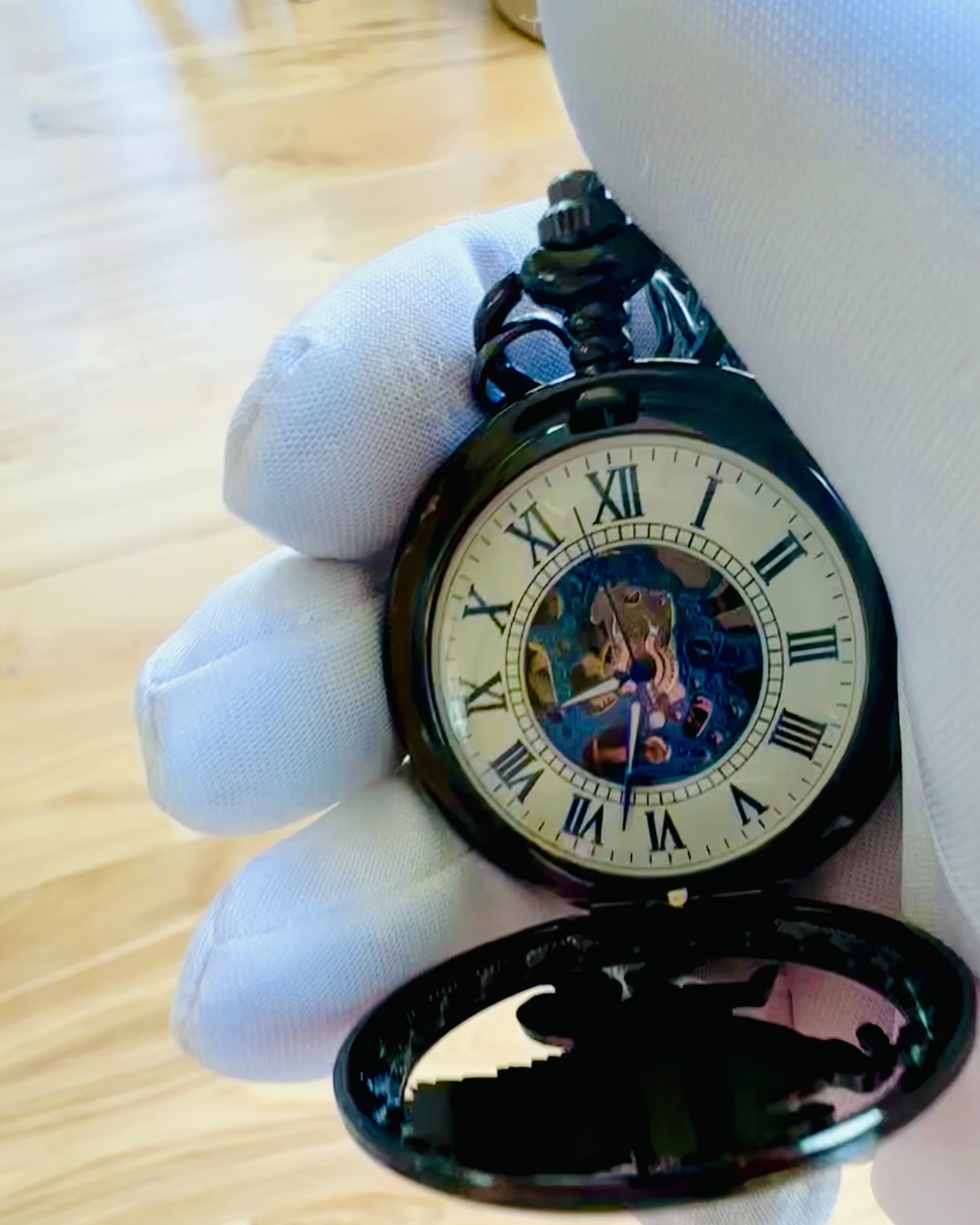 Reloj de Bolsillo "Equus Tempus" - Negro con Motivo de Caballo, posibilidad de personalización con grabado - esfera blanca