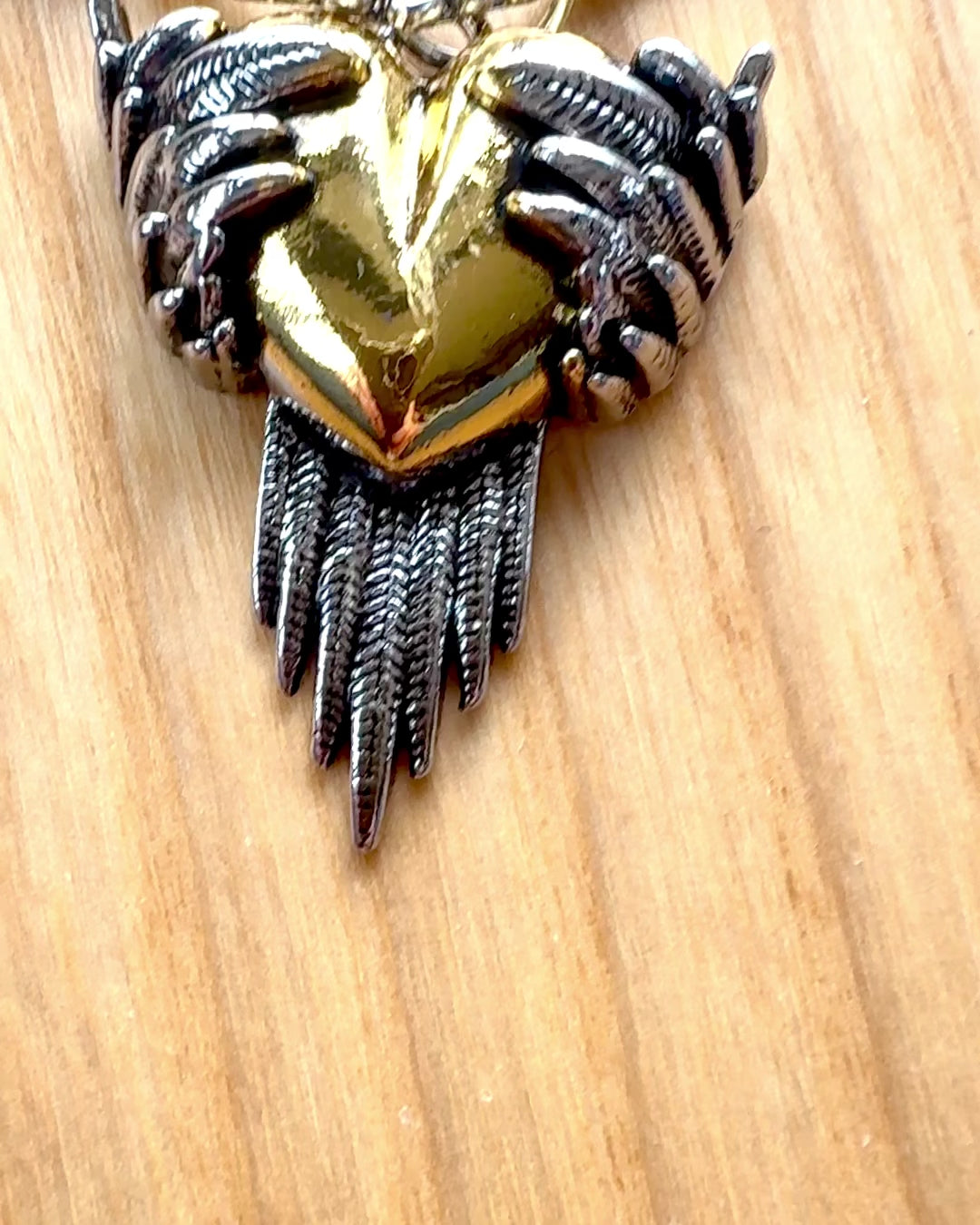 "Amulet Sercostrzelec - Mroczne Skrzydła Miłości", posibilidad de personalización con grabado para regalo