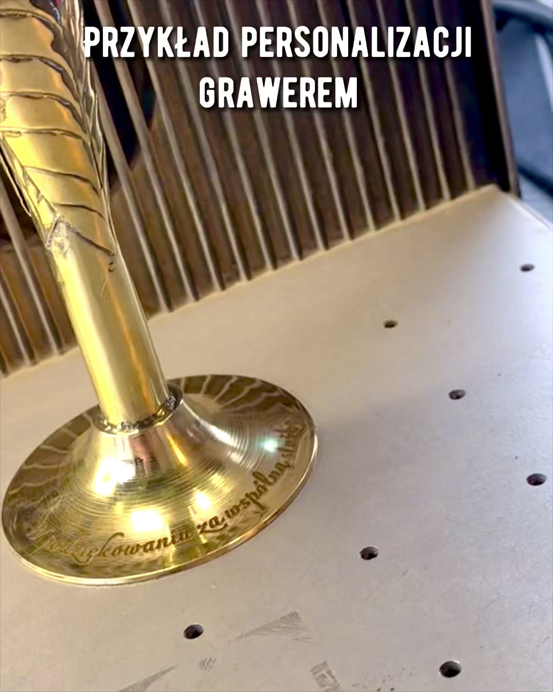 Copa "Duch del Oficio" de cuerno de búfalo y latón – hecha a mano en India, 22 cm, posibilidad de personalización con grabado para regalo