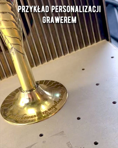 Copa "Duch del Oficio" de cuerno de búfalo y latón – hecha a mano en India, 22 cm, posibilidad de personalización con grabado para regalo