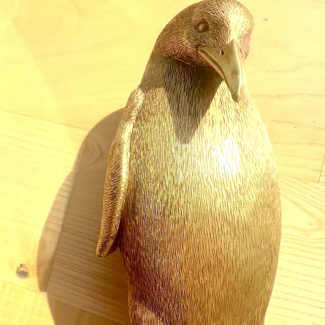 Pingüino Dorado 20,5 cm con posibilidad de personalización con grabado – figura decorativa elegante para regalo, estilo glamour, art déco, hecha de polyresina de alta calidad