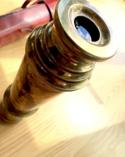 Luneta Królewska „Voyager 1818” – Exclusiva, de Latón, 83 cm, hecha a mano, estuche de Cuero Natural – Edición de Coleccionista, personalización con grabado para regalo