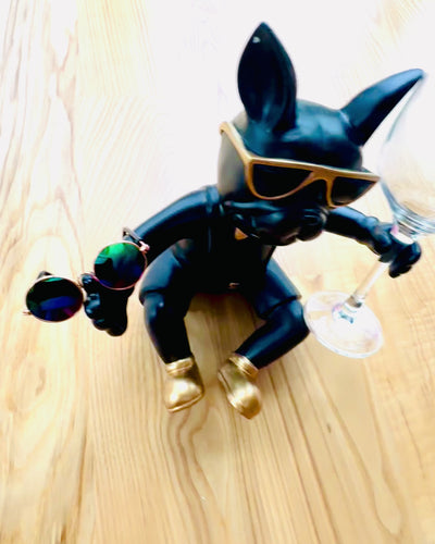 Figura Exclusiva "Bulldog Estiloso", color negro, soporte para copa de vino o champán, personalización con grabado