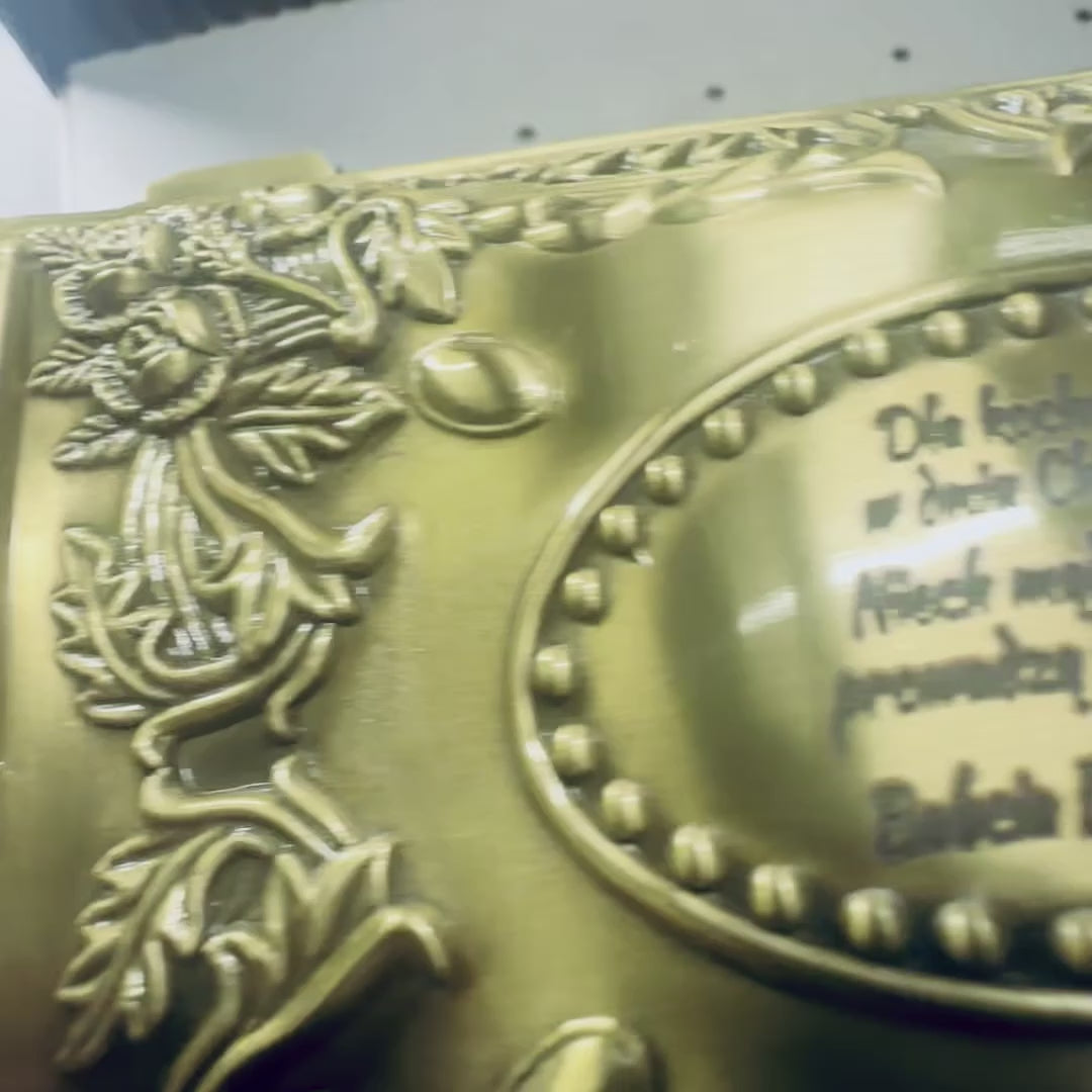 Caja metálica dorada 21-20L con posibilidad de personalización mediante grabado