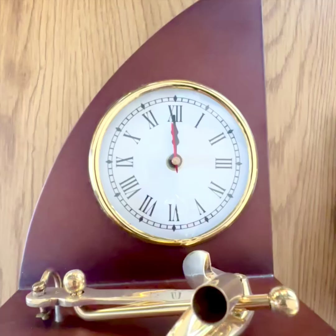 Elegante conjunto marinero de escritorio Reloj y soporte para bolígrafo de latón y madera lacada – Grabado personalizado – Regalo ideal para jefe o amante del estilo vintage – Dimensiones 16 x 12,5 x 23 cm  