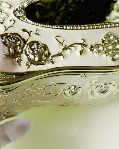 Caja de Pañuelos con Relieve de Patrón de Rosa - Elegante Complemento para Interiores, blanco