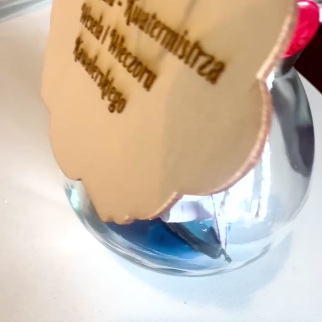 Miniatura de velero en botella con posibilidad de personalización con grabado – decoración náutica clásica para regalo, 10 x 10 x 11 cm