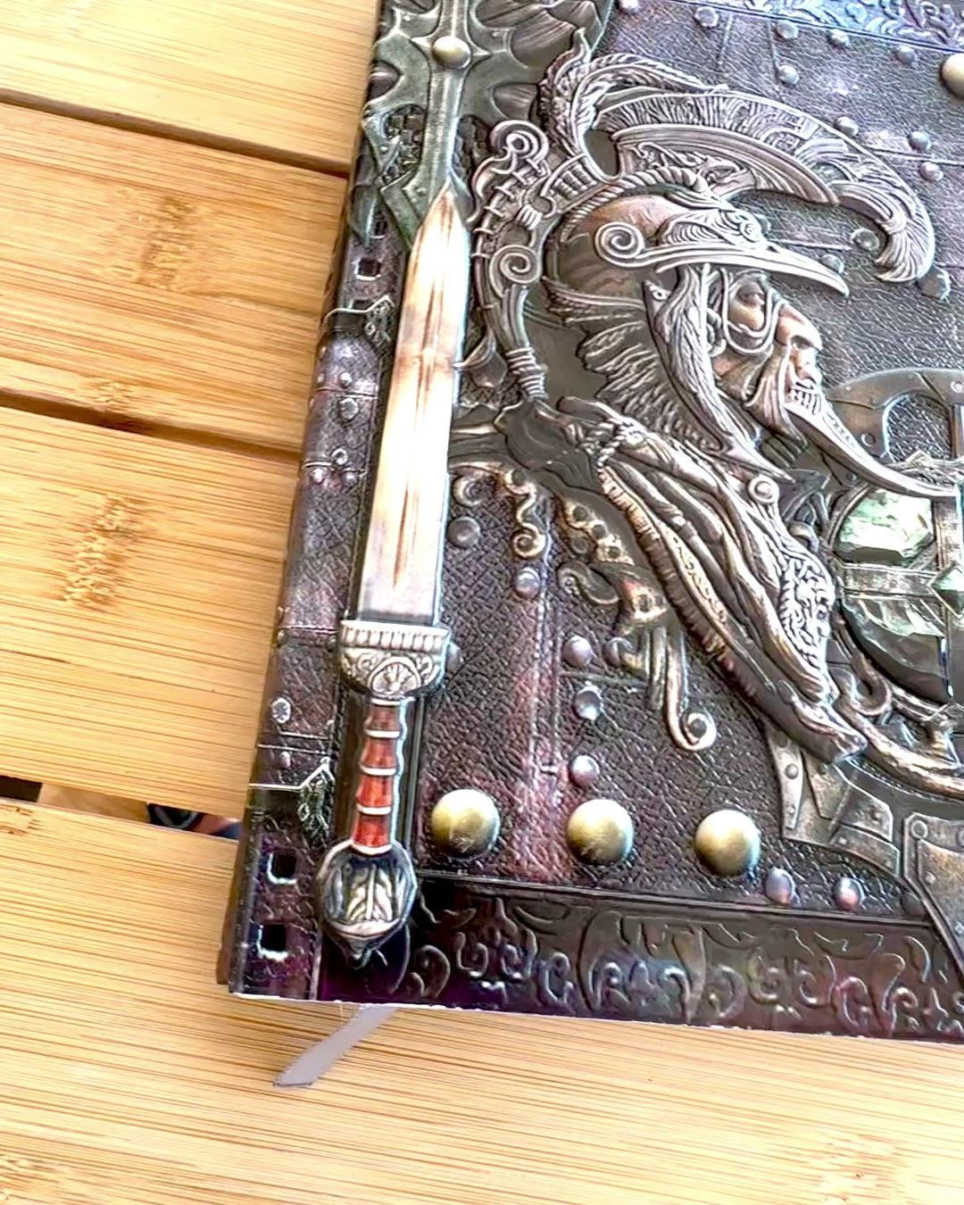 "Kronika Wojownika - Notatnik z Motywem Rycerza", cuaderno con opción de personalización mediante grabado para regalo