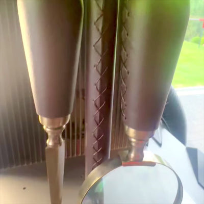 Set de oficina elegante de latón y cuero