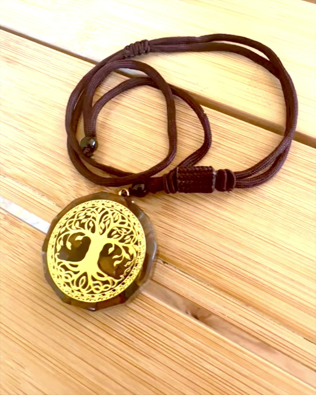 Amuleto "Árbol de la Vida" con ojo de tigre, collar para regalo con personalización grabada