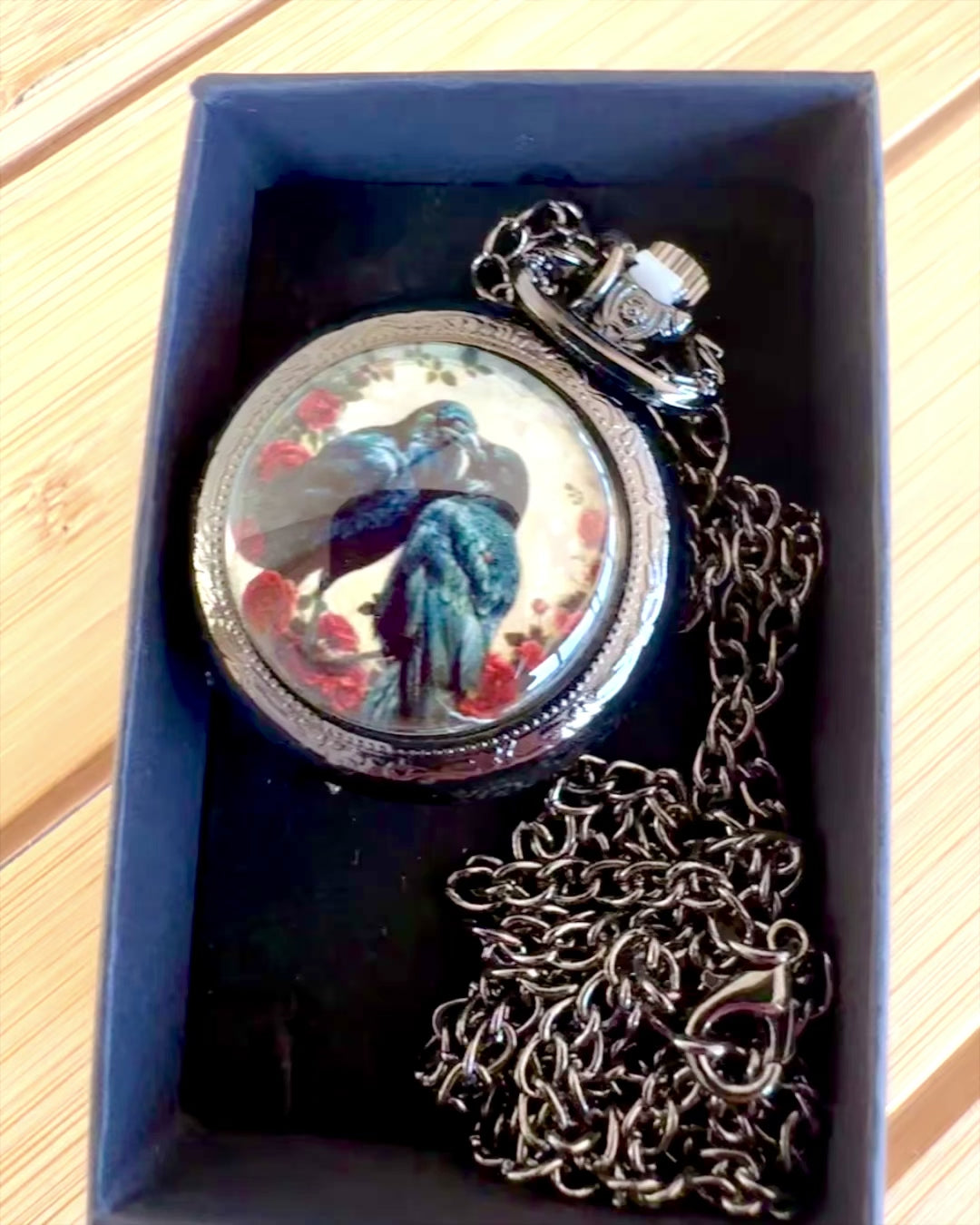 Reloj de Bolsillo 'El Beso de los Cuervos' con Grabado – personalización con grabado para regalo