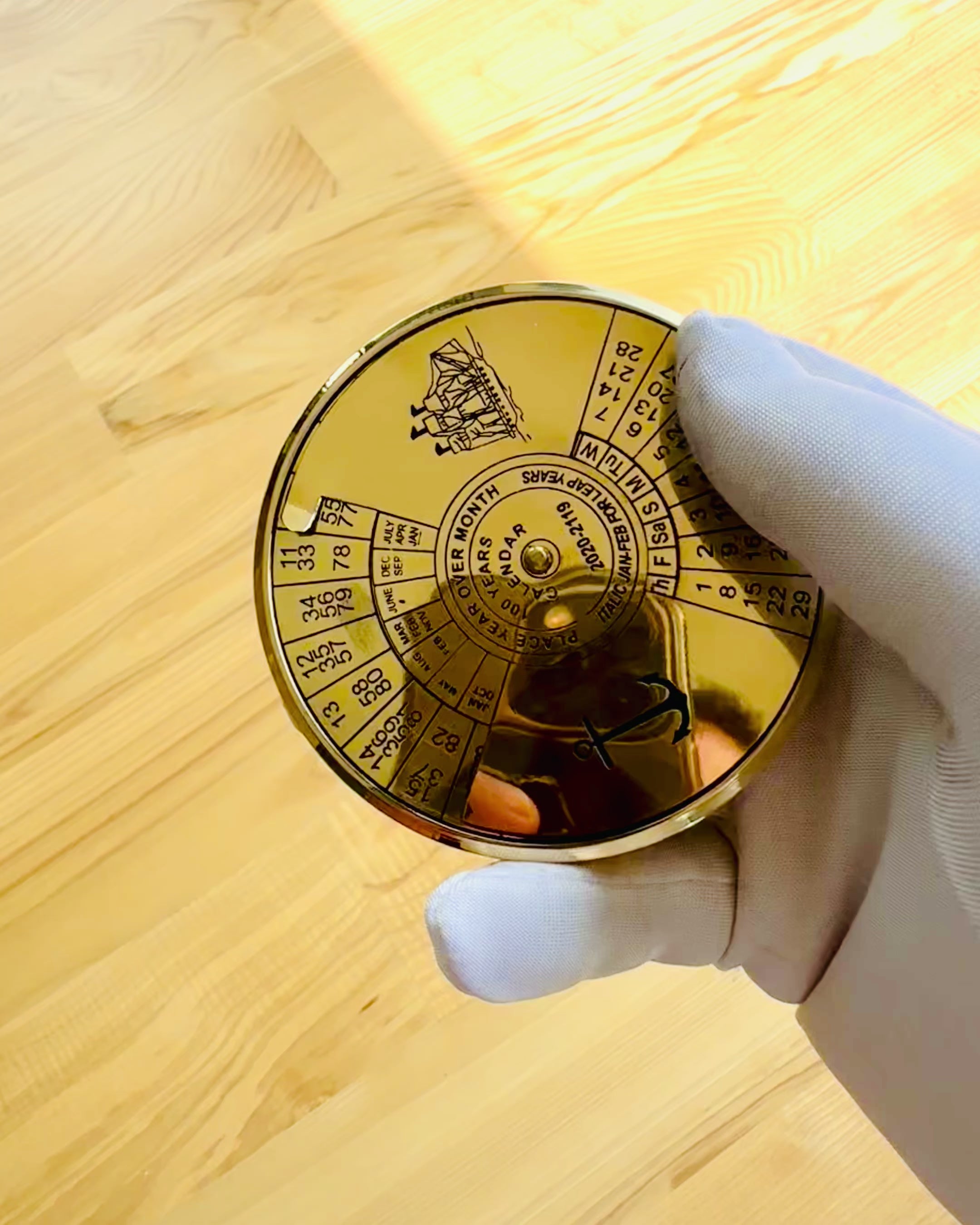 Kalendarium de la Eternidad "Morski Żagiel" – Calendario de Latón de 100 años - grabado posible para regalo